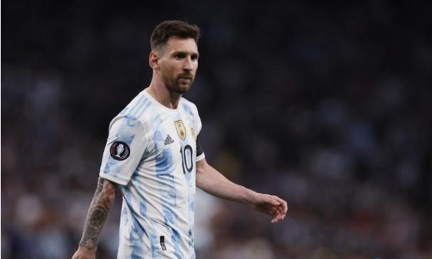 二六三副总裁、财务负责人孟雪霞年薪72万是公司人均薪酬的2.37倍, 拟减持10.5万股套现69.61万元相当于11.6个月工资